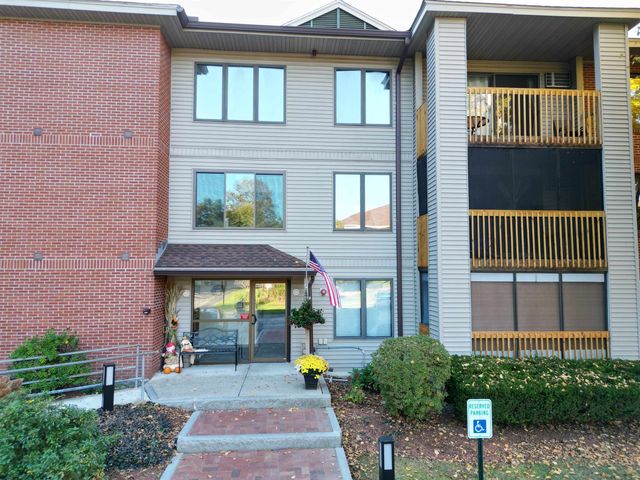 $325,000 | 500 Candlewood Park, Unit 35 | West Hollis