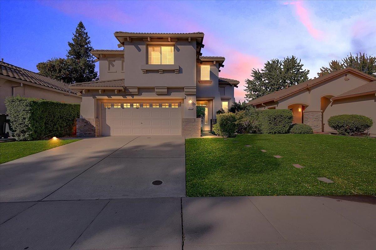 a view of a house with a yard