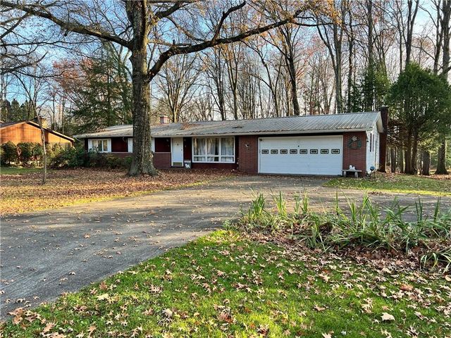 $249,900 | 3 Eastwood Drive | Hempfield Township - Mercer County