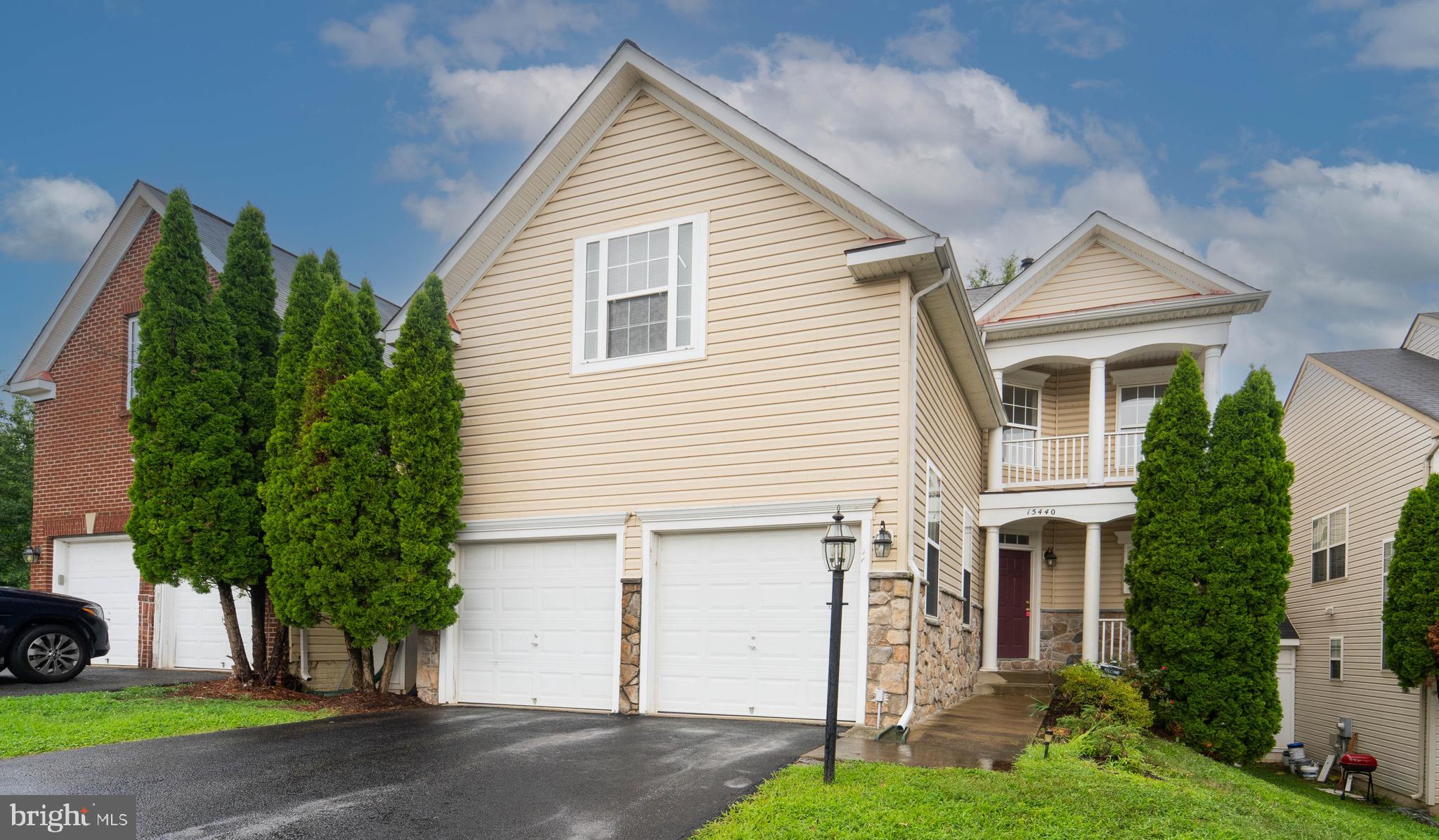 a view of house with a yard