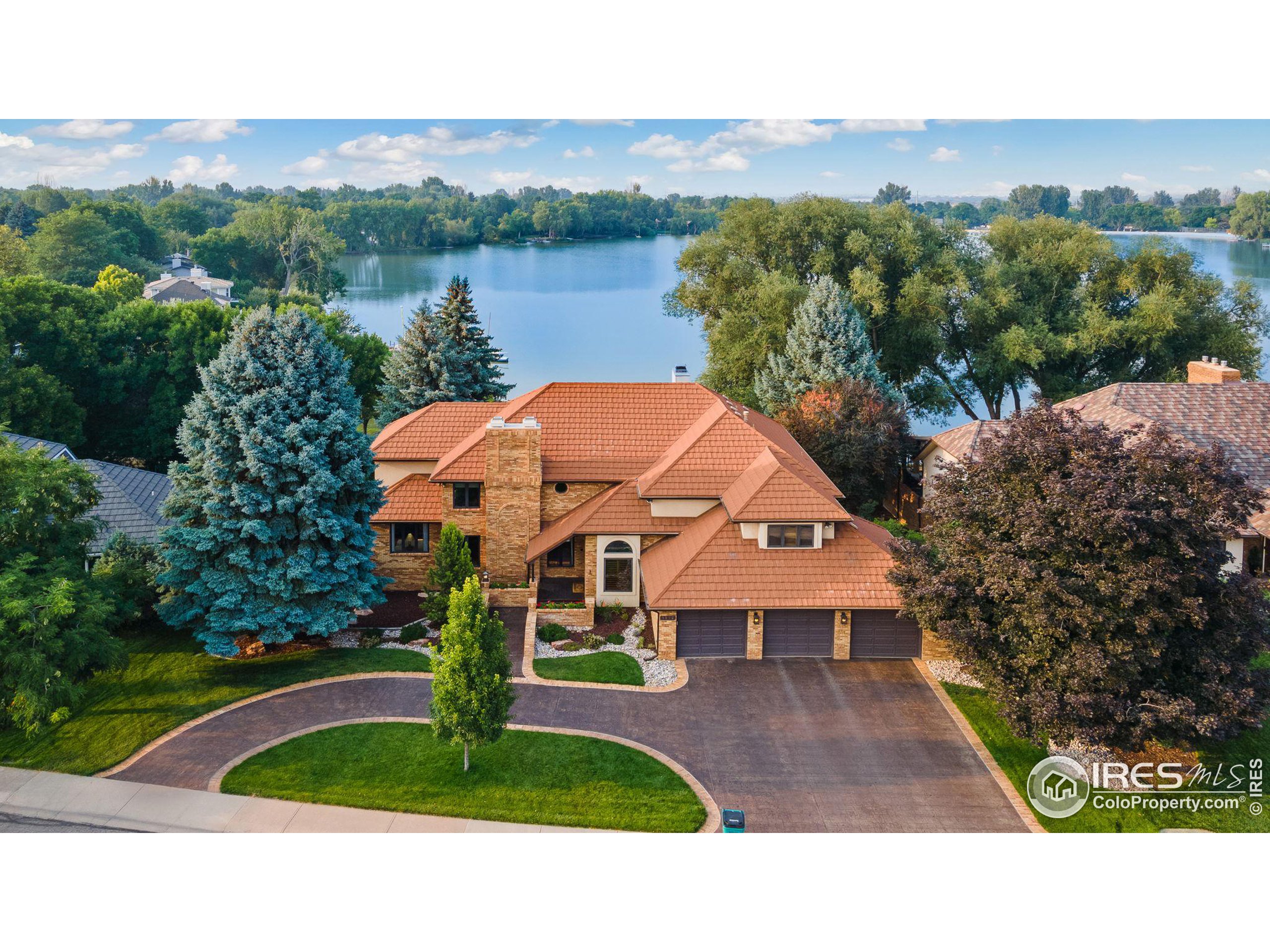 a picture of a lake with a house in the background