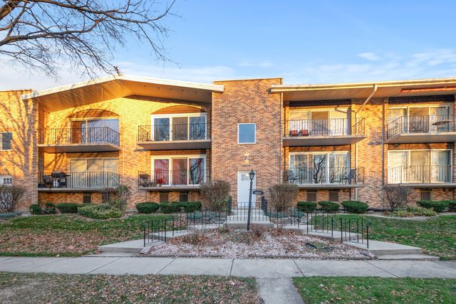 $215,900 | 10219 South Komensky Avenue, Unit 1D | Oak Lawn