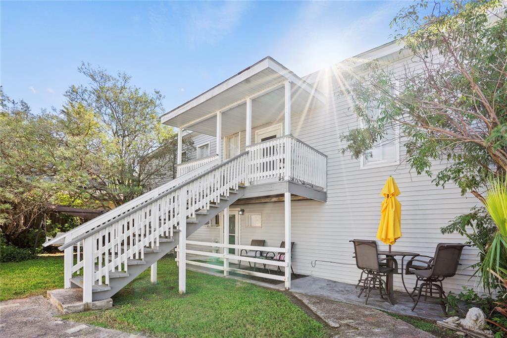 a view of a house with backyard and porch