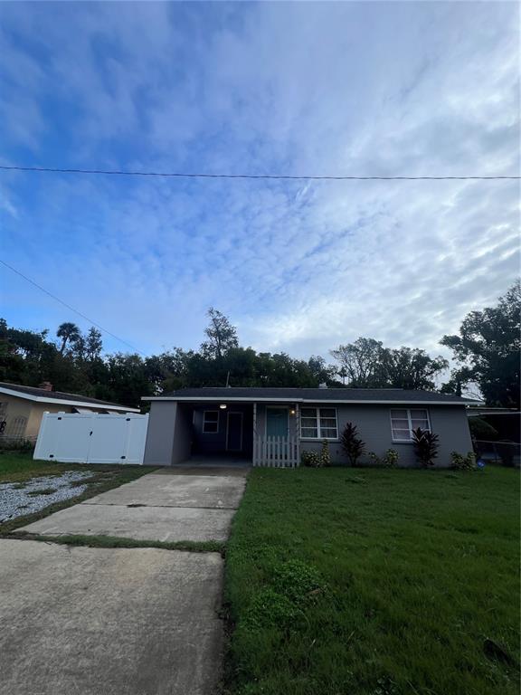 a view of house with a yard