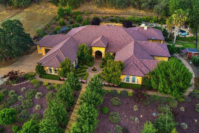 $2,450,000 | 3645 Tri Family Road