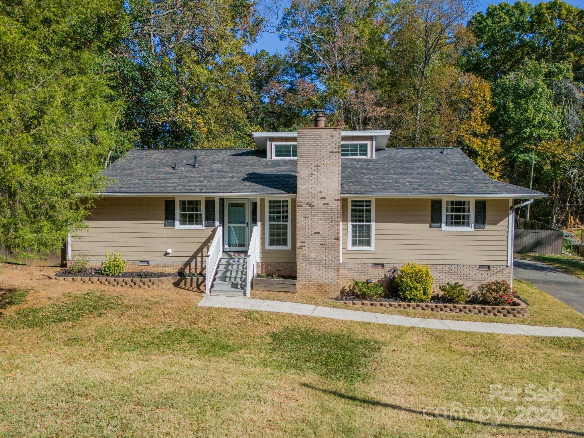 a view of house with outdoor space