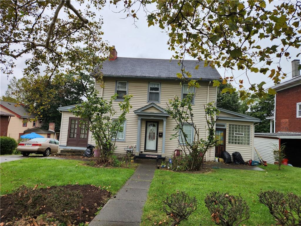 a view of a house with a yard