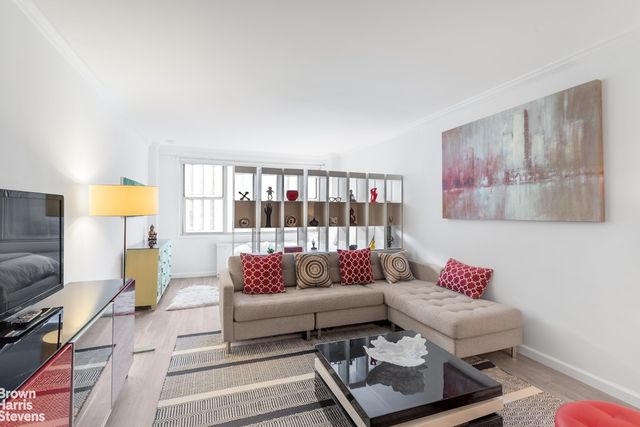 $425,000 | 520 East 72nd Street, Unit 8J | Lenox Hill