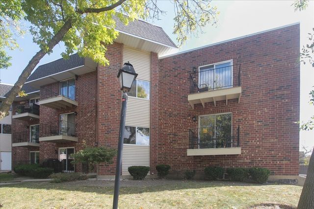 $339,000 | 1780 South Arlington Heights Road, Unit 2 | Arlington Heights