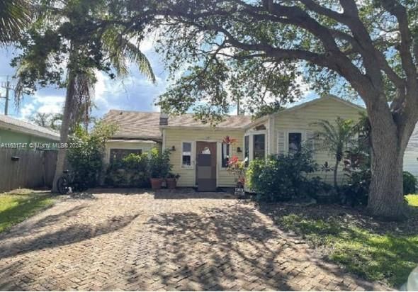 $800,000 | 528 North Palmway | Parrot Cove