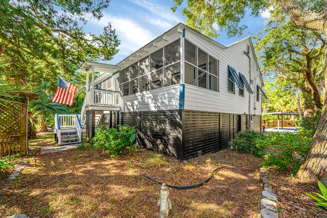 $950,000 | 920 East Cooper Avenue | Folly Beach