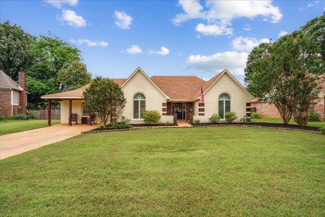 $410,000 | 401 East Valleywood Drive | Collierville