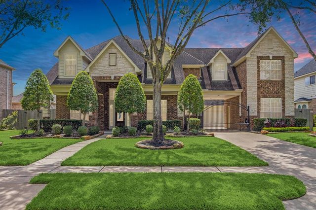 $675,999 | 3342 Duke Lane | Friendswood Oaks