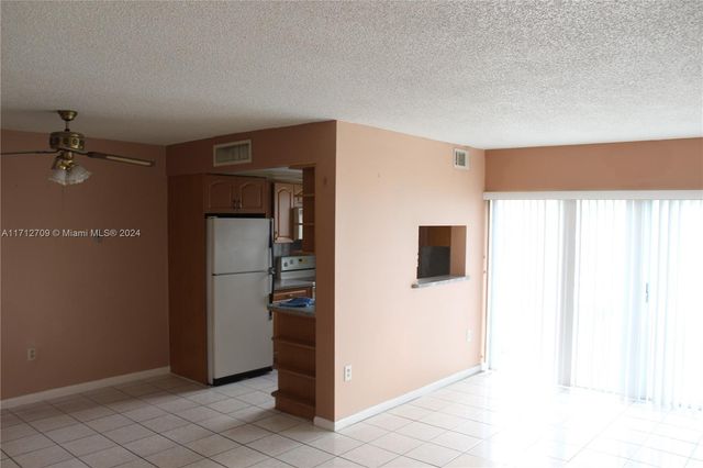 $2,100 | 9300 West Flagler Street, Unit 223C | Fountainebleau