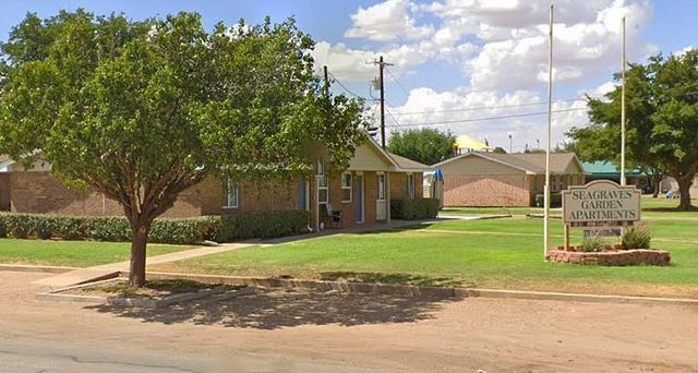 $747 | 1100 12th Street | Seagraves