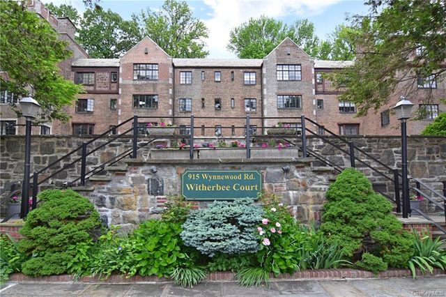 $598,000 | 915 Wynnewood Road, Unit G2 | Pelham Manor