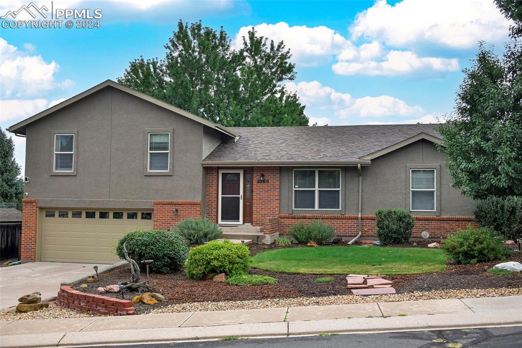 Peak Views from this Charming Stucco and Brick Home!