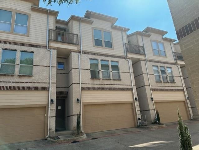 $2,695 | 4830 Cedar Springs Road, Unit 24 | Central Dallas