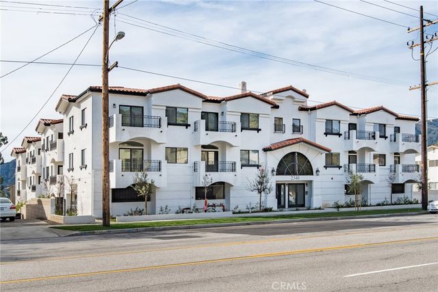 $4,250 | 2340 Montrose Avenue, Unit 302 | La Crescenta-Montrose