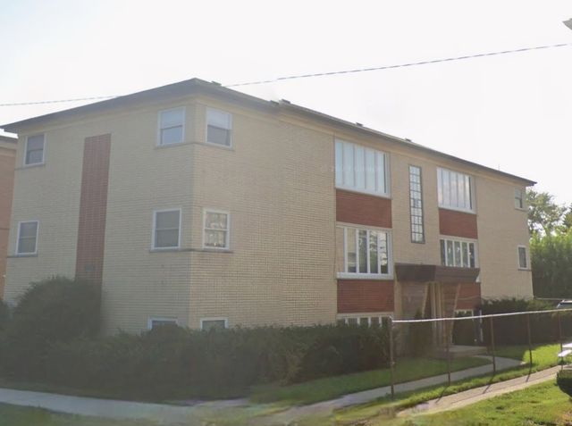 $1,650 | 4520 River Road, Unit 2E | Schiller Park