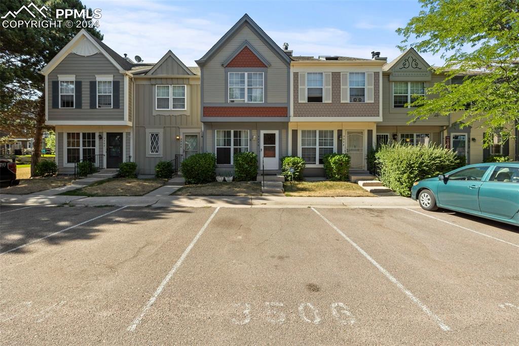 View of townhome / multi-family property