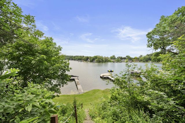 $485,000 | 416 Waldeck Drive | Twin Lakes Lakefront