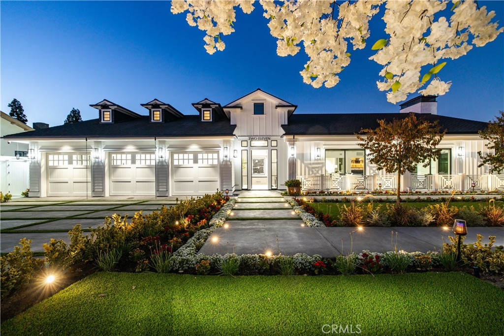 a view of a house with a big yard