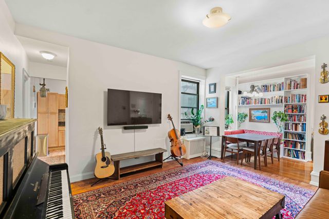 $1,295,000 | 203 West 98th Street, Unit 4CD | Upper West Side