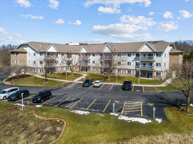 $217,500 | 140 West Commerce Boulevard, Unit 109 | Slinger