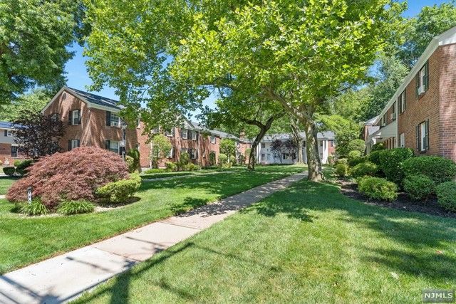 $165,000 | 191 Knickerbocker Road, Unit 6 | Englewood