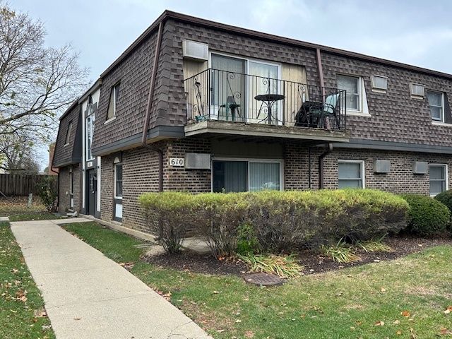 $1,350 | 610 Trace Drive, Unit 102 | Buffalo Grove