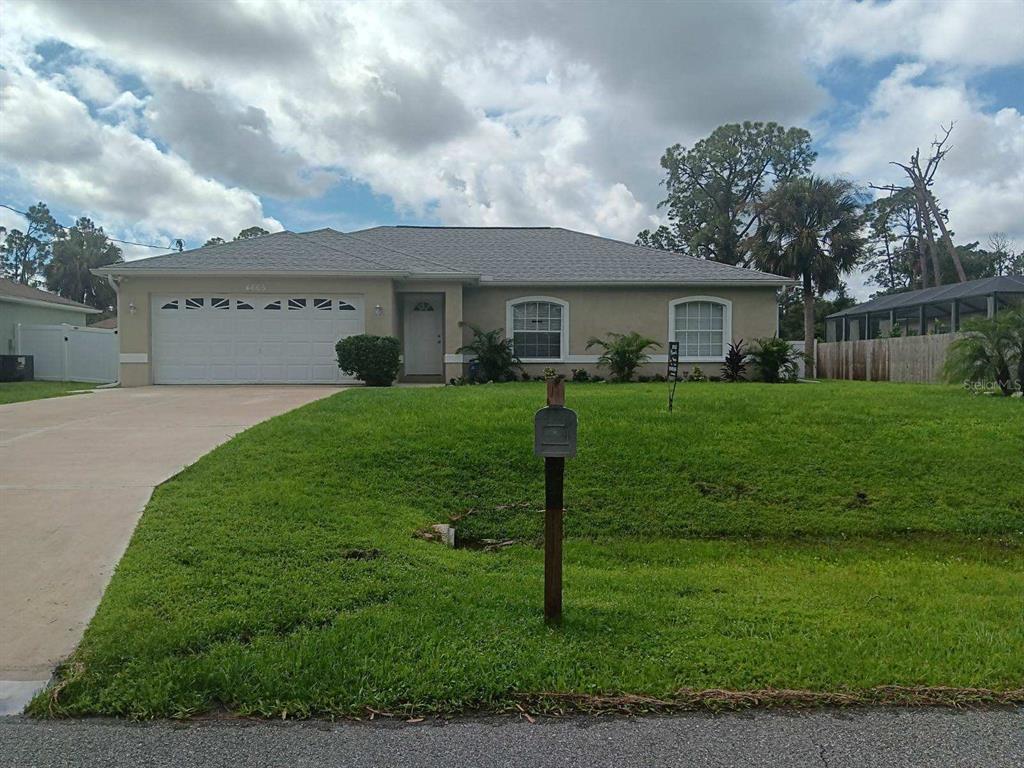 a view of a yard in front of house