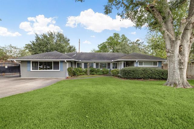 $695,000 | 7805 South Rice Avenue | Bellaire