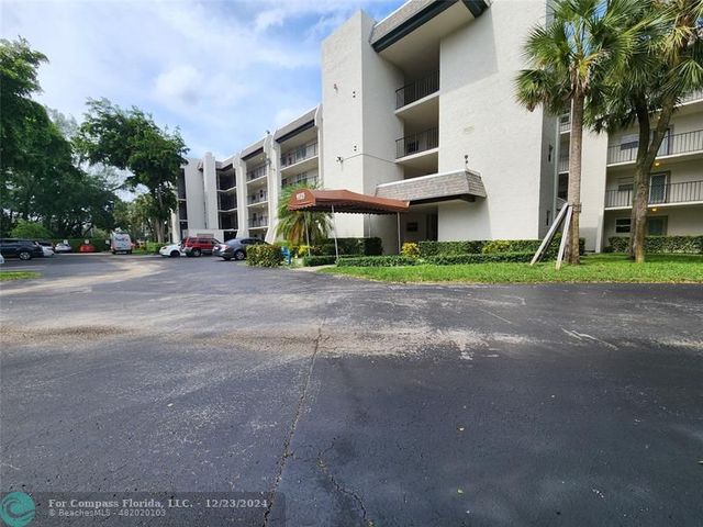 $221,000 | 9325 Lagoon Place, Unit 408 | Pine Island Ridge