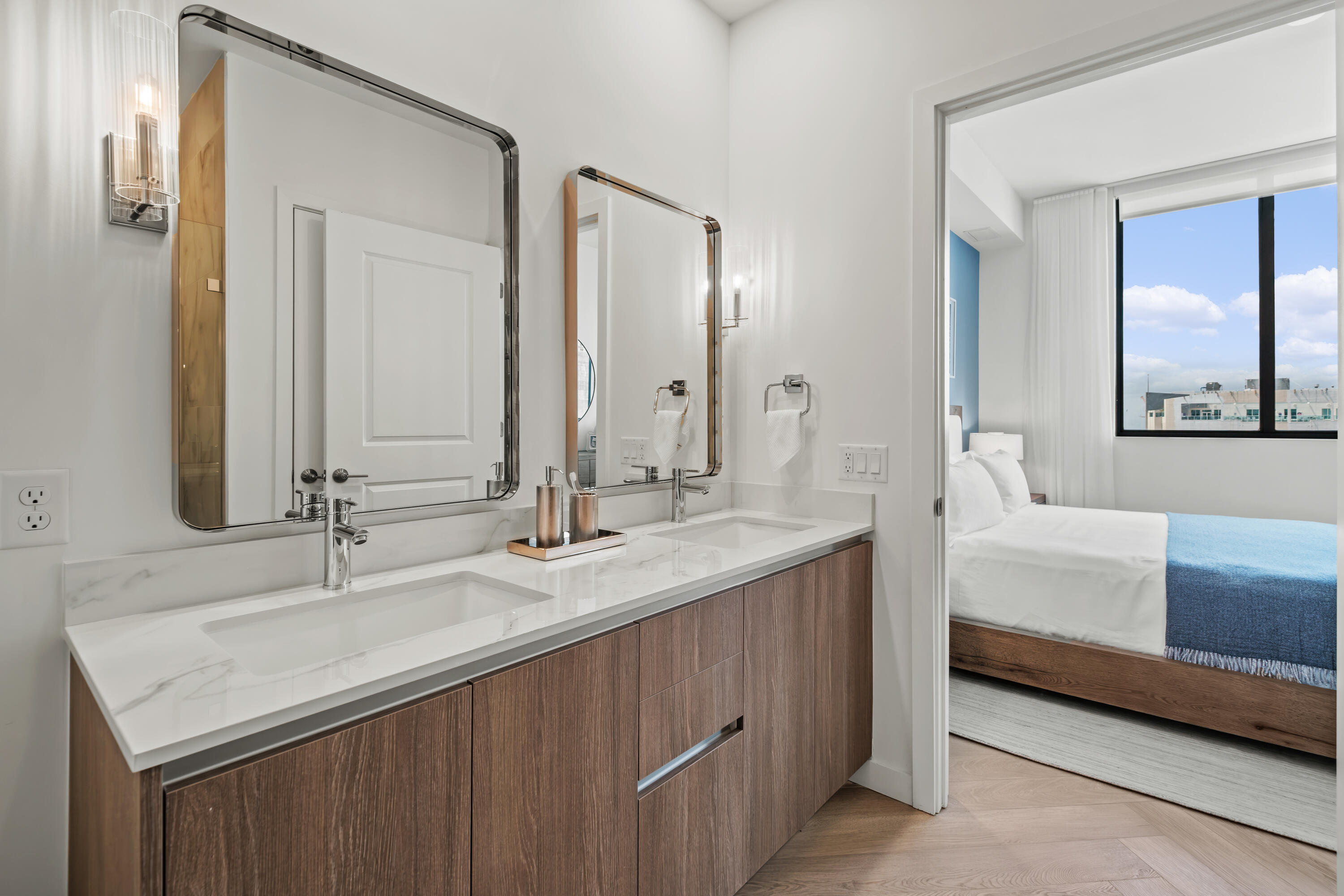 a en suite bathroom with a double vanity sink and a mirror