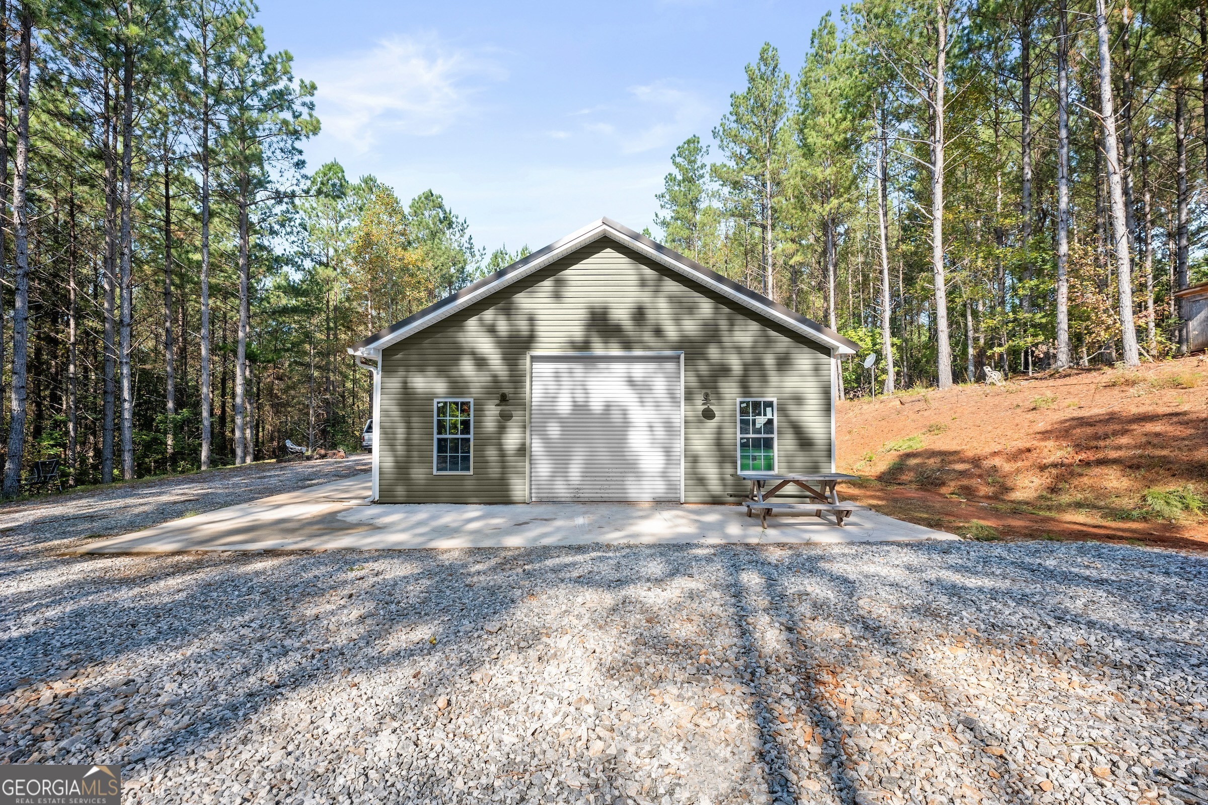 a view of a house with backyard and trees