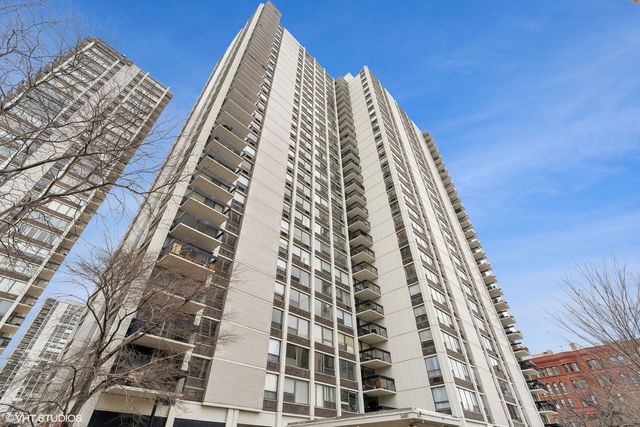 $595,000 | 1460 North Sandburg Terrace, Unit 20012002 | Alcott House