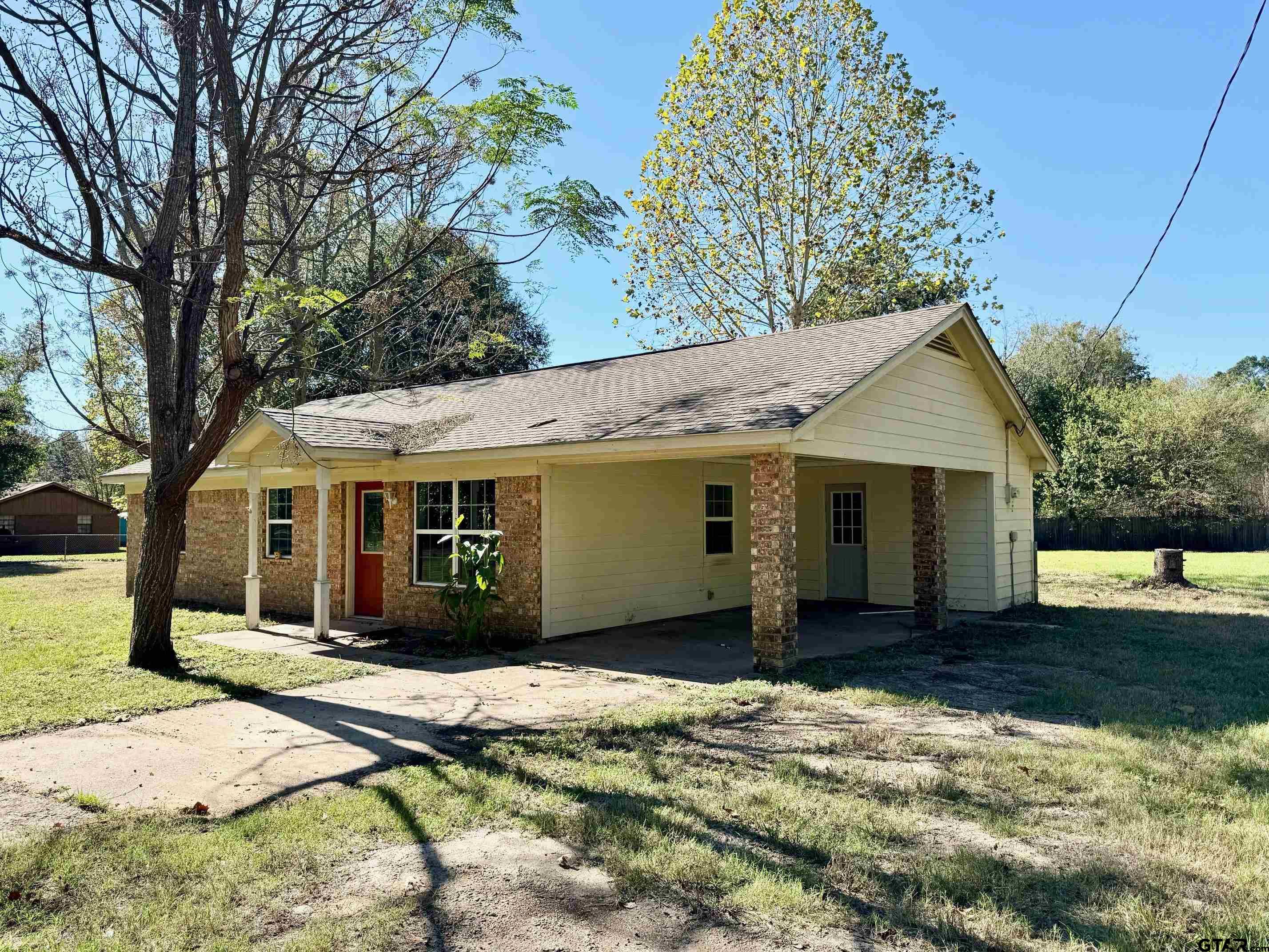 a view of a house with a yard