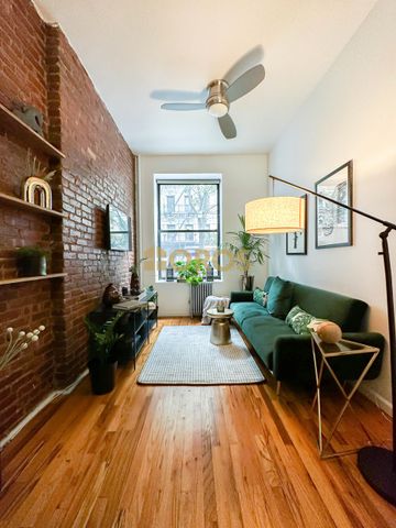 $3,395 | 217 East 10th Street, Unit 1 | East Village