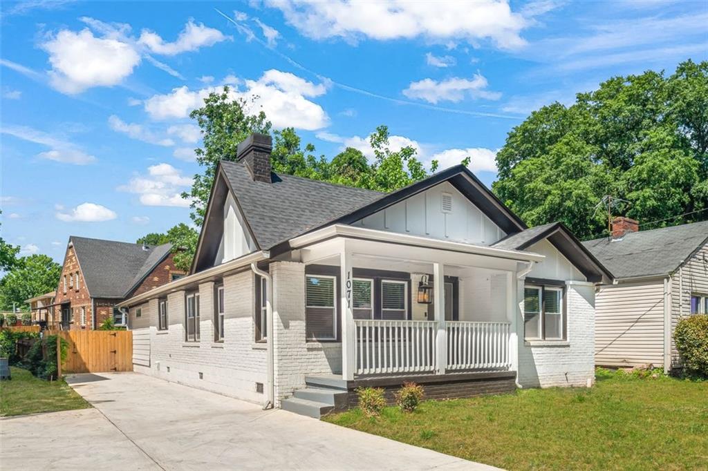 a view of a house with a yard