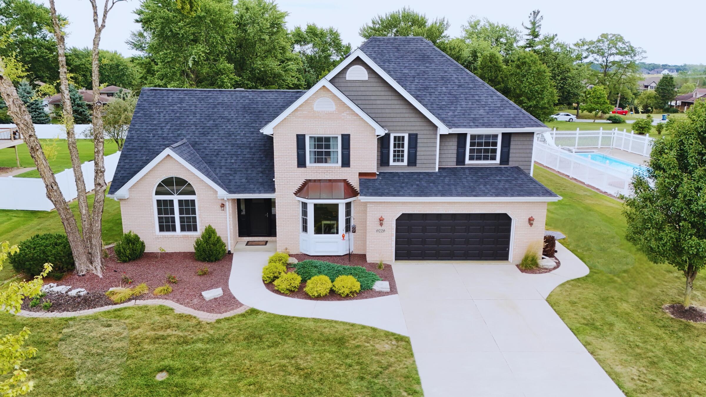 a view of a yard in front of house