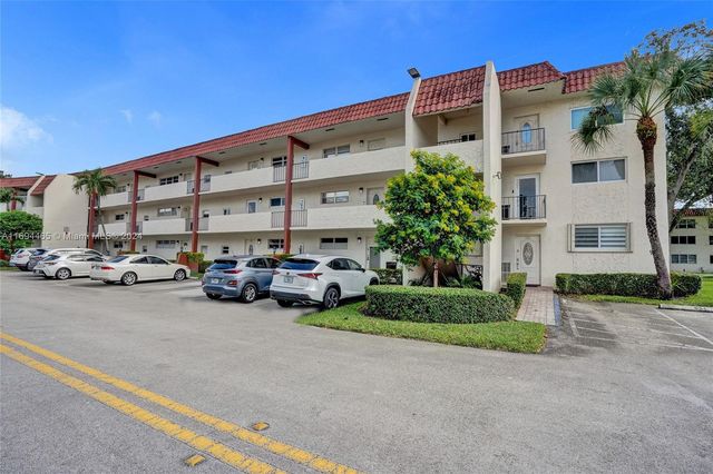 $265,000 | 400 South Hollybrook Drive, Unit 303 | Hollybrook Golf & Tennis Club