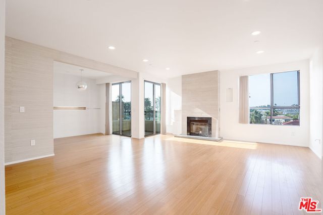 $969,000 | 871 Crenshaw Boulevard, Unit 403 | Hancock Park-Wilshire