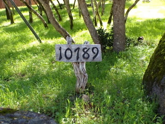 a sign that is sitting in a yard