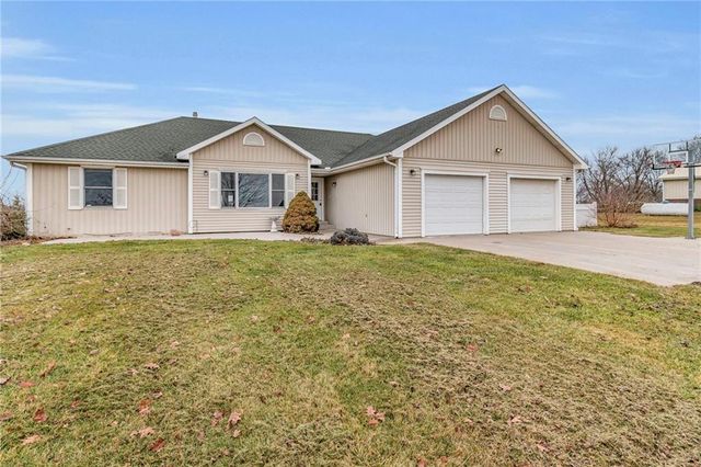 $425,000 | 11728 Northeast Woodridge Lane | Shoal Township - Clinton County