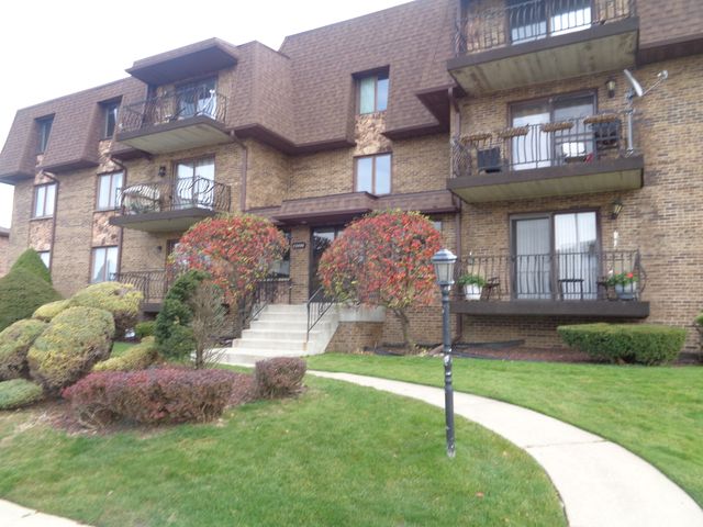 $1,950 | 10445 Mansfield Avenue, Unit 2D | Oak Lawn