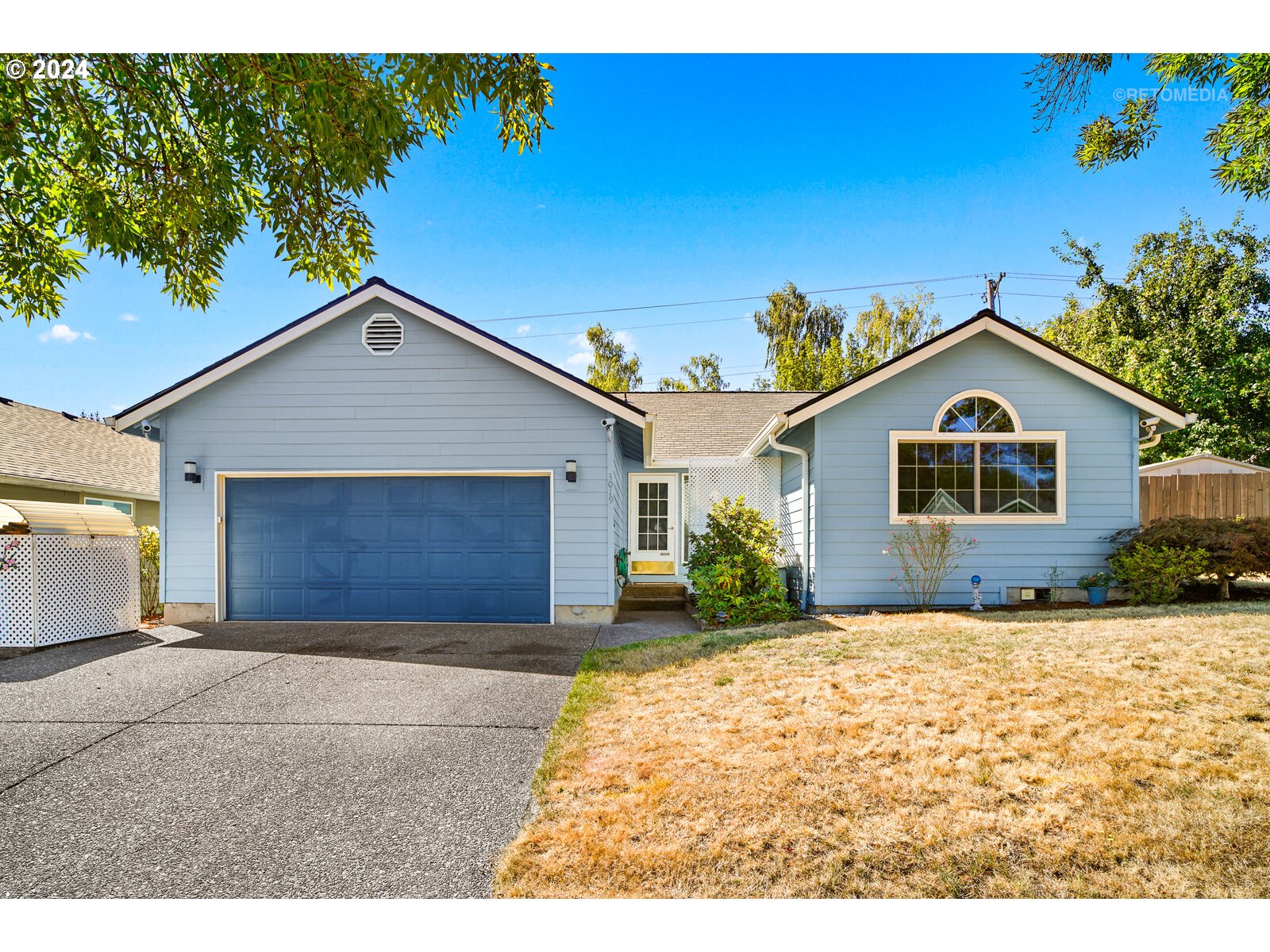 a view of a house with a yard and garage