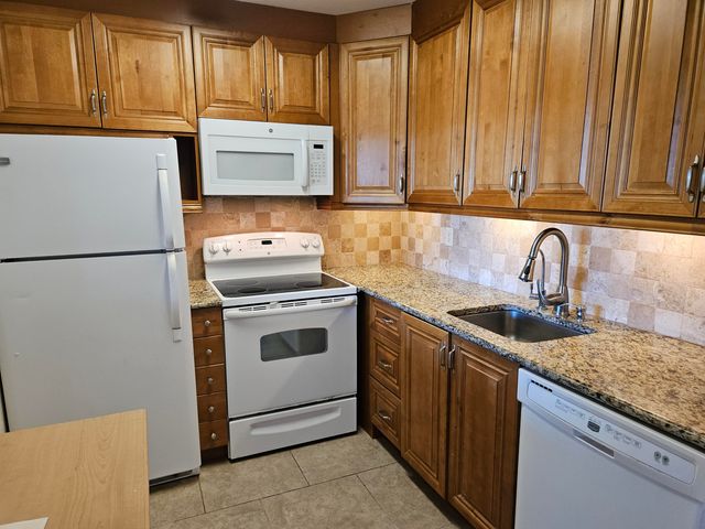 $109,900 | 700 Village Green Court, Unit H303 | Palm Springs Village