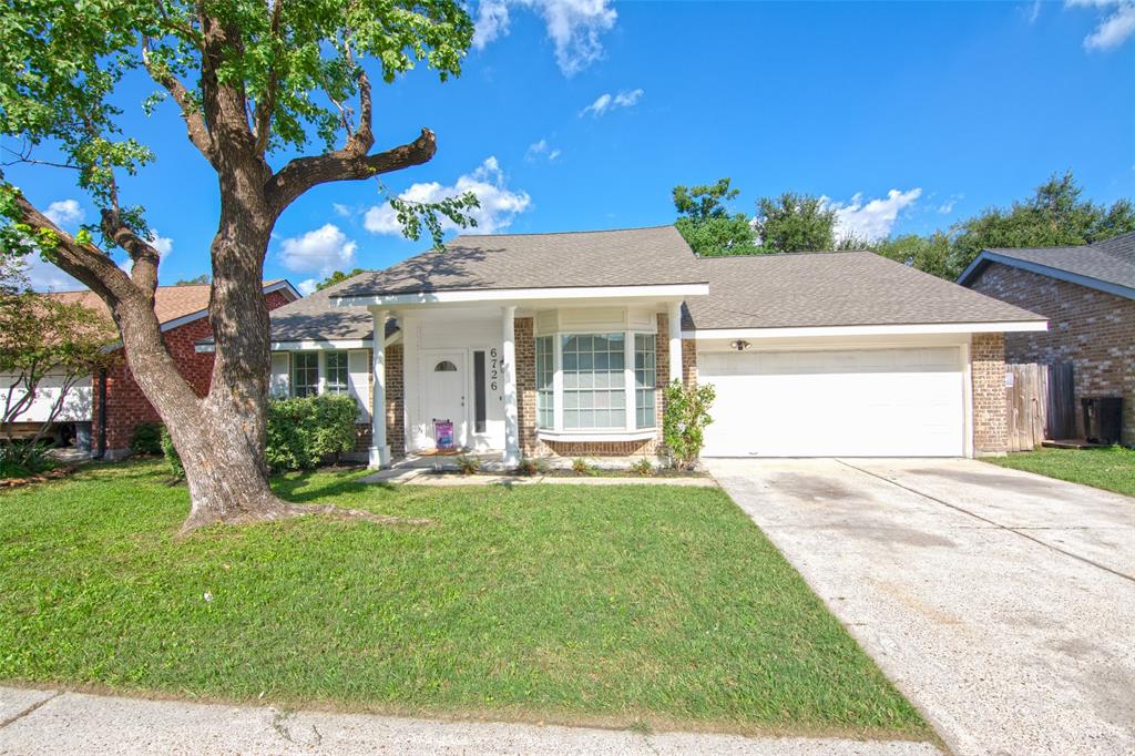 Welcome to this beautifully updated family residence, boasting soaring ceilings, elegant wide plank laminate floors, and modernized kitchen and bathrooms. Conveniently located just moments from Beltway 8, 249, and Bush Airport, this home offers both style and accessibility.