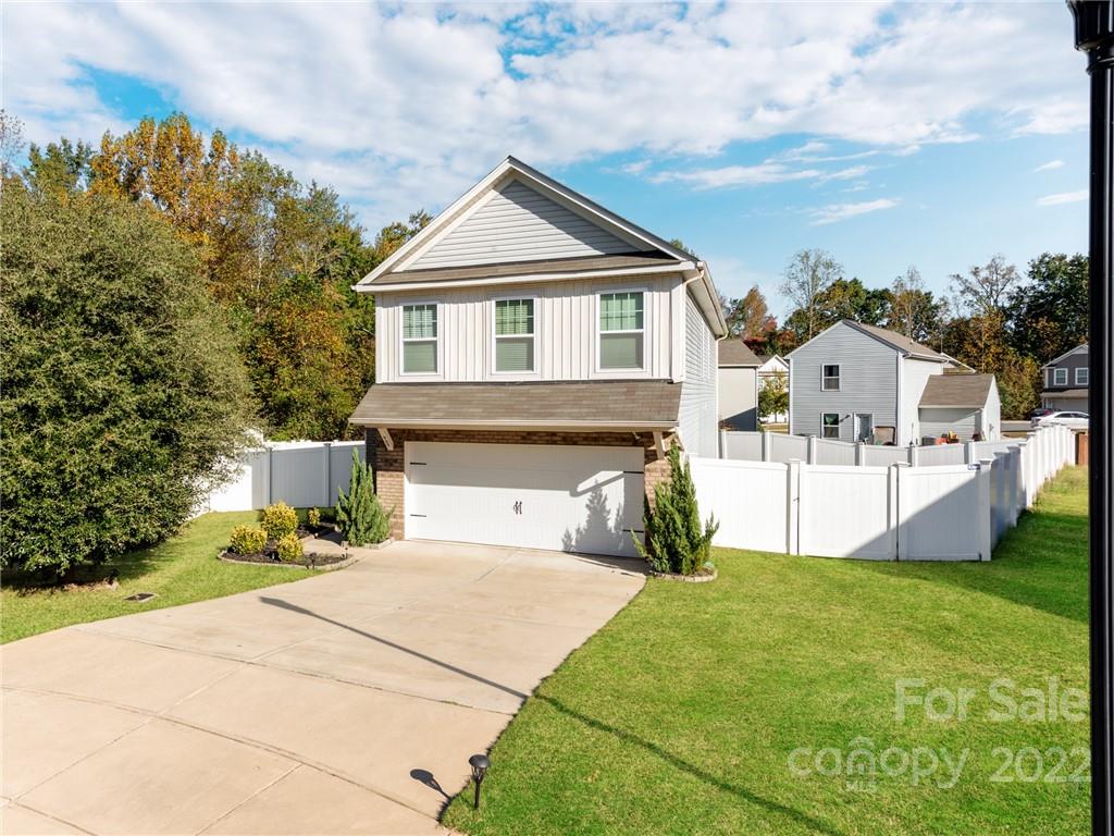 1446 Brett Shane Ct, Gastonia, NC 28052